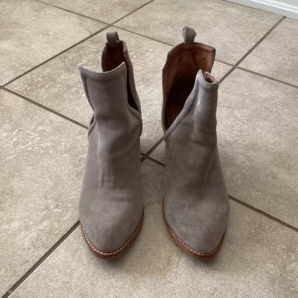 Great short boot for Spring and Fall. Greyish , brown suede. Great condition. - Picture 2 of 6
